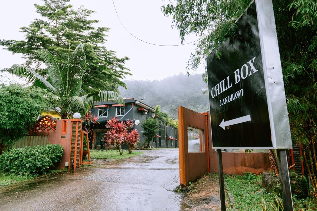 Chill Box Langkawi Hostel Kuah Exterior photo