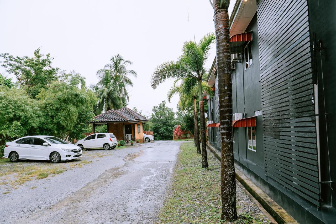 Chill Box Langkawi Hostel Kuah Exterior photo